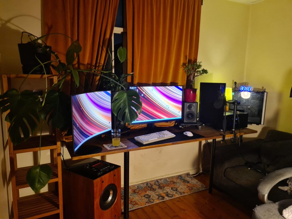 Trying to make this as nice as possible with second hand/free stuff and some aliexpress posters 🥲