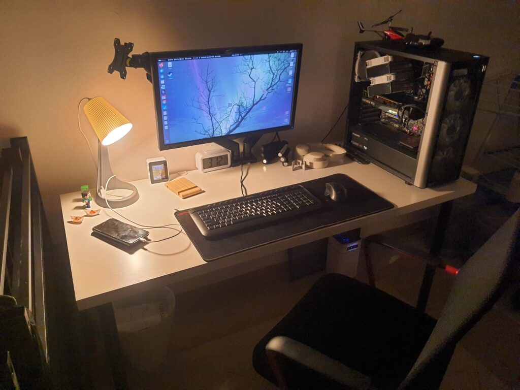 My proper desk setup, v5