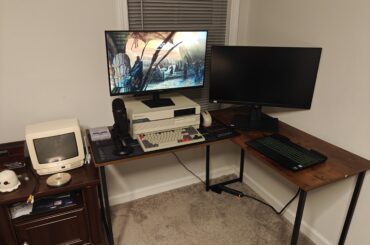 Was told to get a desk and CRT (CRT isn't a part of my PC, it's too small)