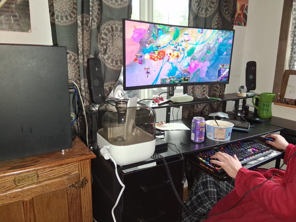 Home sweet home, my favorite place to relax and play League of Legends