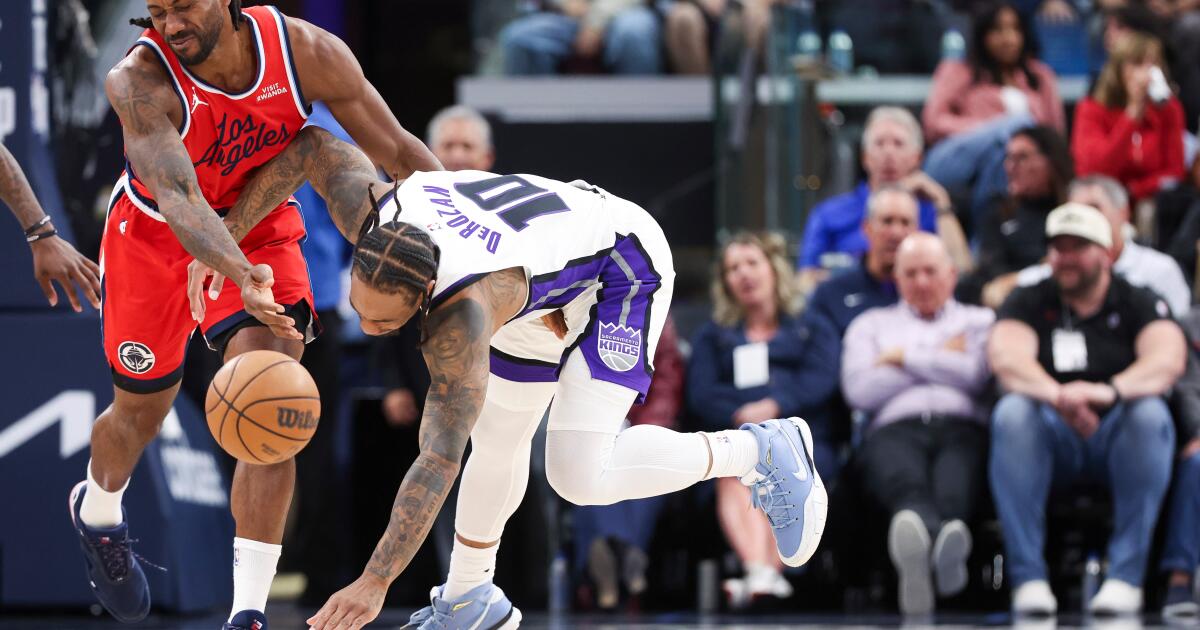 Clippers drop game to Kings after Kawhi Leonard is injured Clippers drop game to Kings after Kawhi Leonard is injured