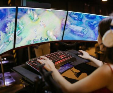 women gaming