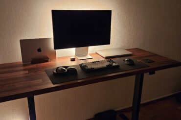 Anyone using Ikea Karlby top with Balolo desk shelf setup cockpit Walnut?