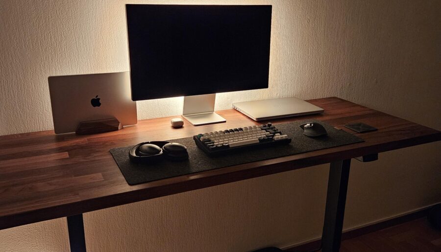 Anyone using Ikea Karlby top with Balolo desk shelf setup cockpit Walnut?