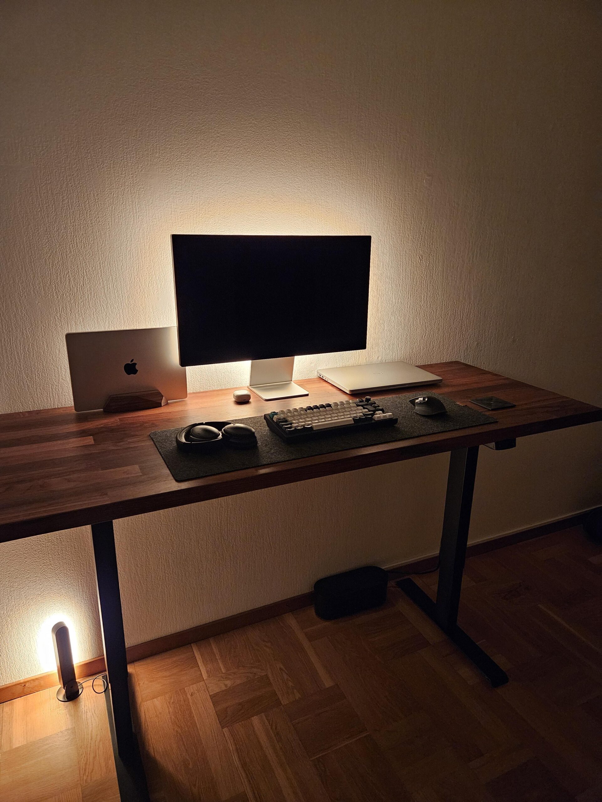 Anyone using Ikea Karlby top with Balolo desk shelf setup cockpit Walnut? Anyone using Ikea Karlby top with Balolo desk shelf setup cockpit Walnut?