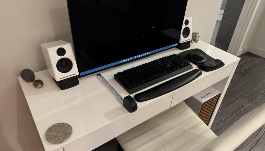 Too close to 32″ monitor & solutions