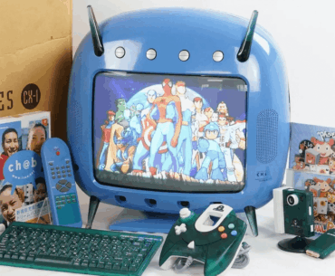 SEGA Dreamcast Divers 2000 CX-1. A CRT TV with built-in Dreamcast, matching controller, keyboard, webcam, and microphone.