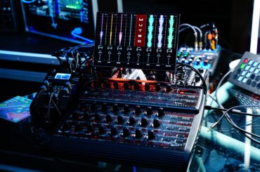 I made a custom DAW and controller for my synth