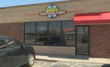 Gambling businesses to change or close under new liquor license rules in Illinois city – CDC Gaming
