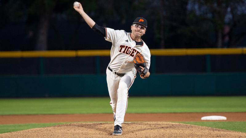 Baseball Completes Eight-Game Road Trip at UC Davis Baseball Completes Eight-Game Road Trip at UC Davis