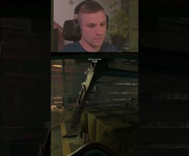 An awkward encounter in a staircase | #happysalmon_ on #Twitch