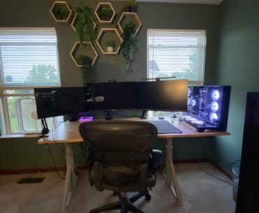 Just scored this UpLift Desk top for $120 on FB marketplace (retail $600+)