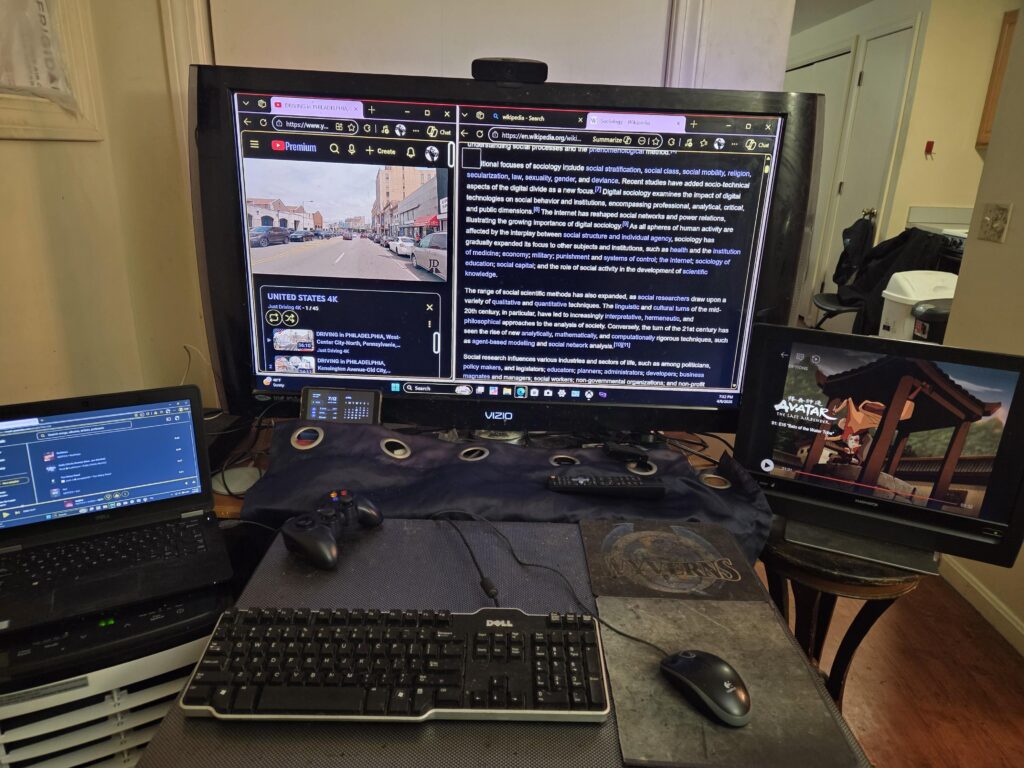 3 screens low budget battle station.