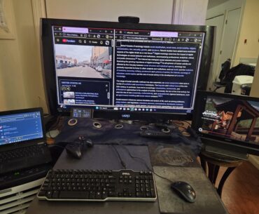 3 screens low budget battle station.