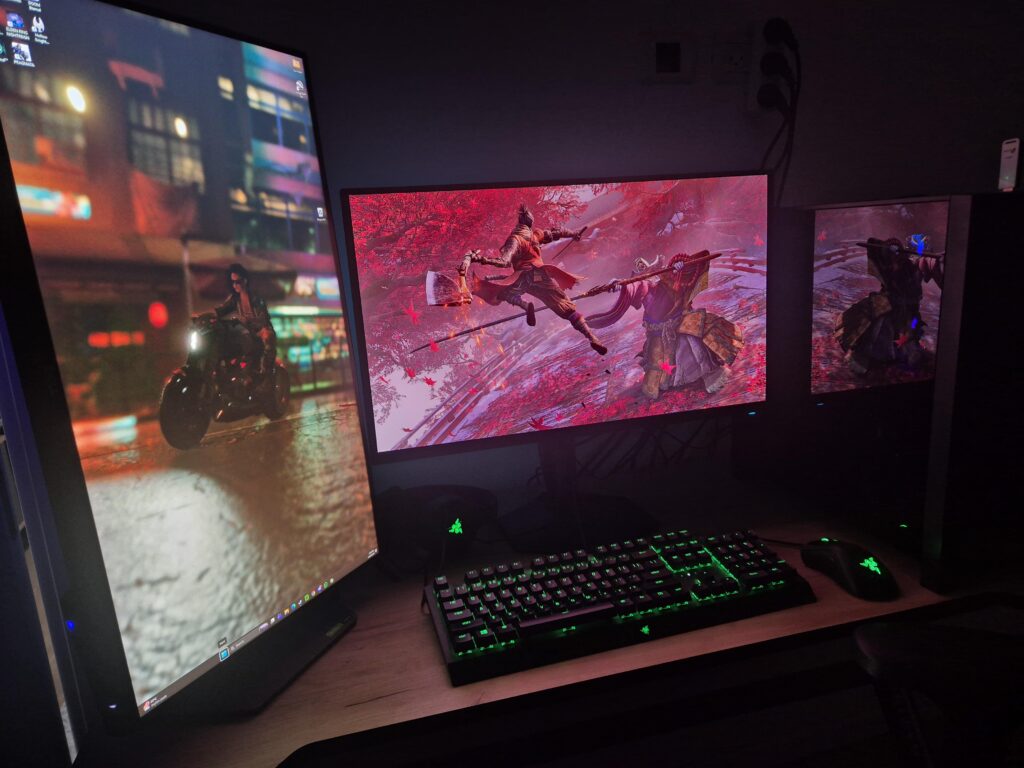 Finally completed my battlestation. Dual 27" (main AW2715DF, second verical S2721DGF) for gaming and productivity. Mouse keyboard and headphones are Razer