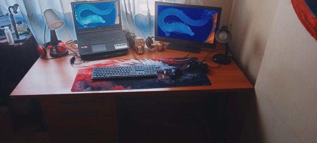 My old battlestation. It is the same desk as I have now but back then this was all I had. The laptop was on it's last legs but it worked for about 7-8 months more surprisingly.
