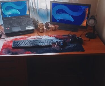 My old battlestation. It is the same desk as I have now but back then this was all I had. The laptop was on it's last legs but it worked for about 7-8 months more surprisingly.
