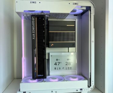 Engine Block: 5090 in a Xhuttle with an e-ink display