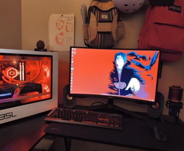 My battlestation ft. art from my daughter.