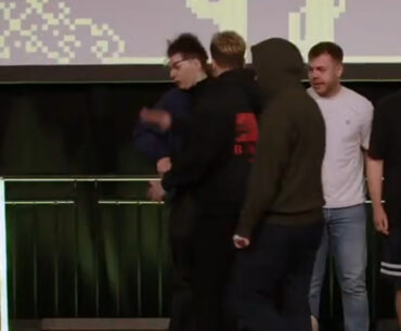 Jules and Rue look at each other in an elevator.