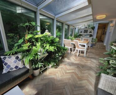 "Gaussian Splats" holograms are very "Cyberpunk". VR today. (Use finger-pinch zoom and UI to navigate on smartphone)