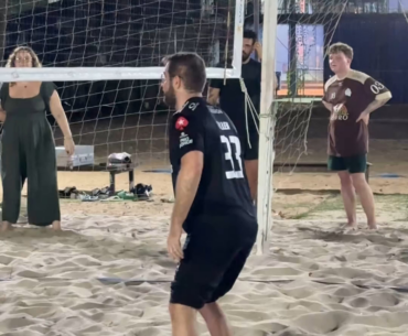 FalleN bicycle kick while playing beach volleyball