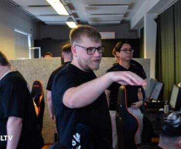 ECSTATIC bench four players, nut nut remains