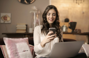 Woman holding smartphone.