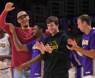 Austin Reaves returning to Lakers' lineup for Game 5 after missing 9 games with oblique injury