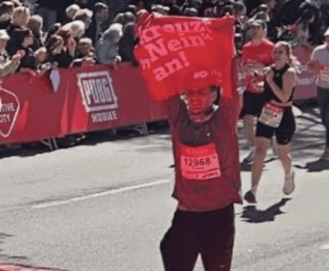 I didn't expect to see a PUBGM ad in the background of the main image in the article (at the Hamburg Half Marathon in Germany)