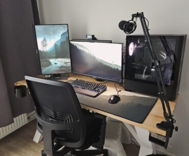Finally satisfied with my clean minimal desk setup