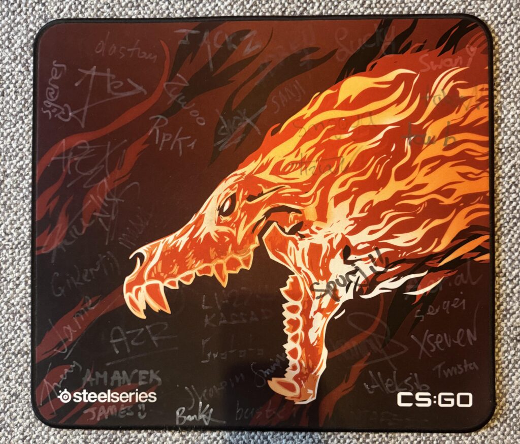 Mousepad with signatures