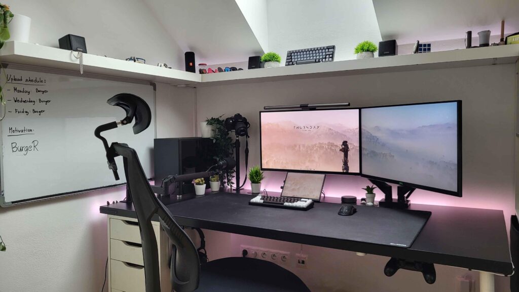 How can I get the date and time to show up on my screen like this?