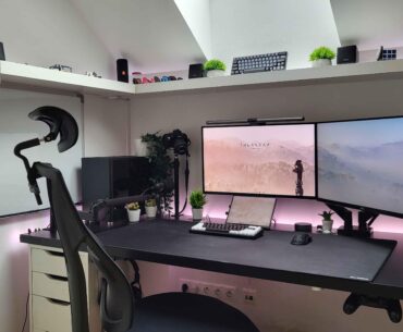 How can I get the date and time to show up on my screen like this?