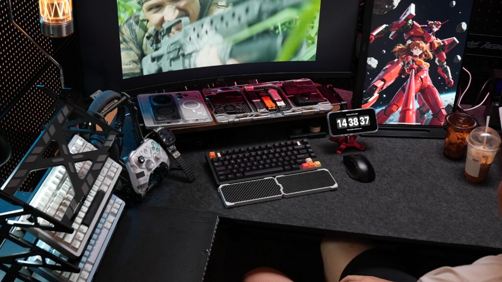 too much things on desk, need take off more things