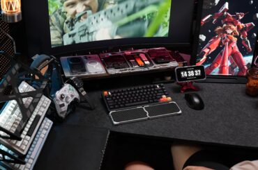 too much things on desk, need take off more things