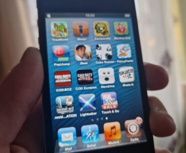 I'm playing COD Black Ops Zombies and World At War Zombies on my old iPhone 4