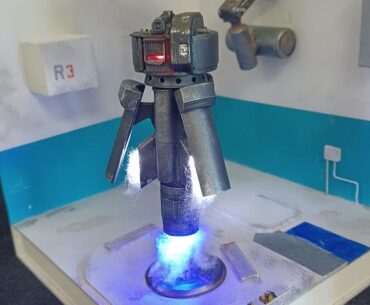 24h Arc Raiders diroama build, made from scratch. The shredder was made from a 12V car adapater and ball pens.