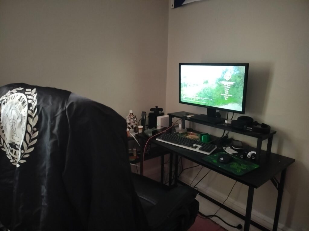 Behold my battlestation! Pretend it's the cockpit of a mech