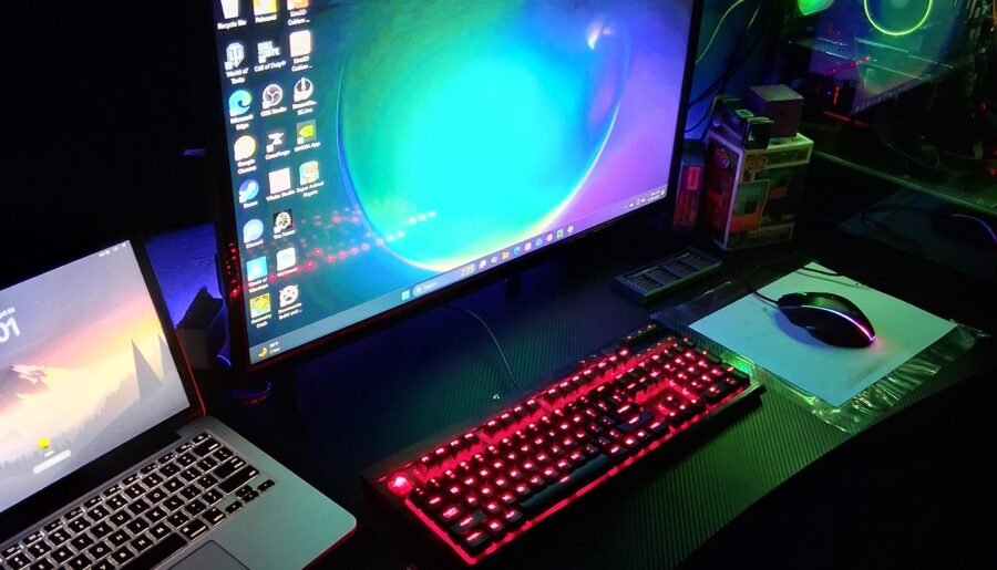 I think its finally time I post my battlestatation I built at 16