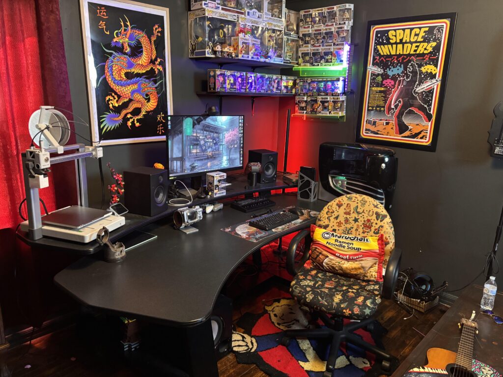 Just retromodded an old Alienware case and added it to my battlestation