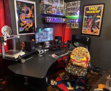 Just retromodded an old Alienware case and added it to my battlestation