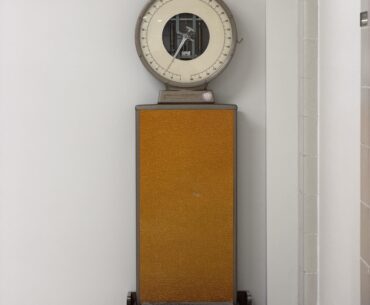 This vintage scale at my gym reminds me of Double Tap 😭