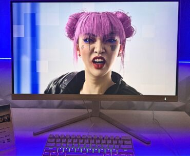 Philips' 27M2D5901A with a game on screen and blue background