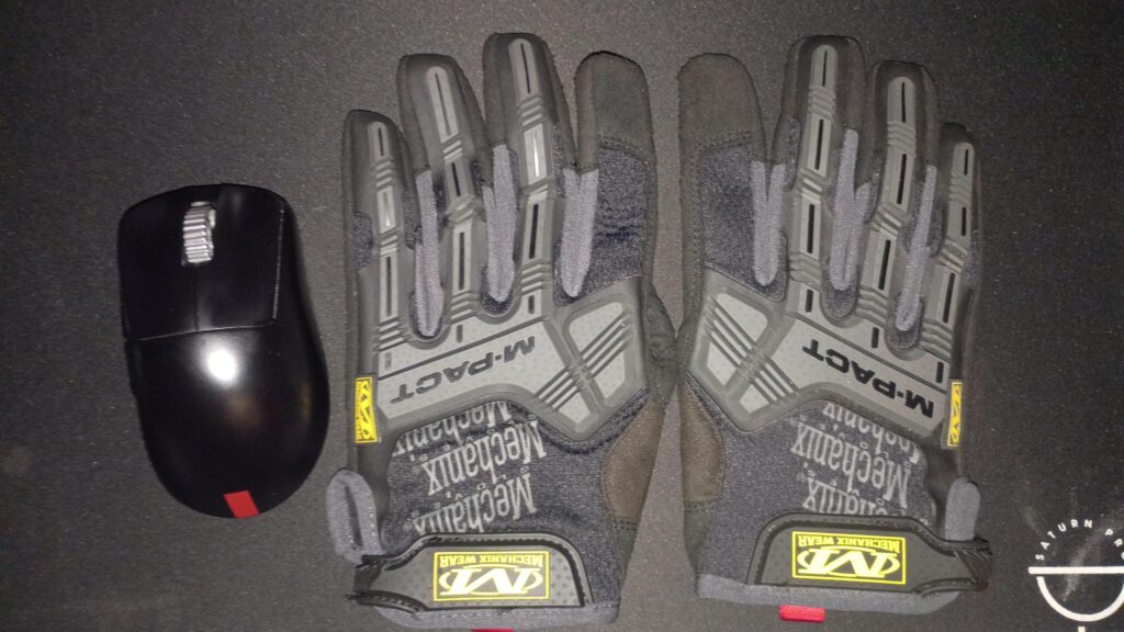 I just noticed I have irl Specialist Gloves in my range bag