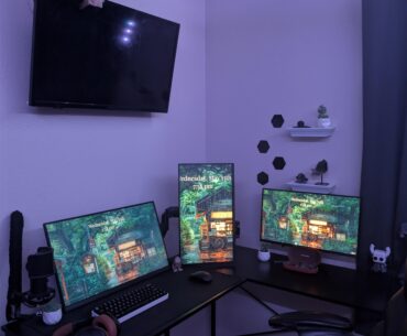 Finally put up the third monitor again