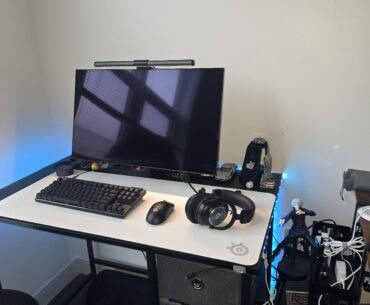 Ignore the white mousepad had black one but it was not good and i move my desk once a month so the LED is in open