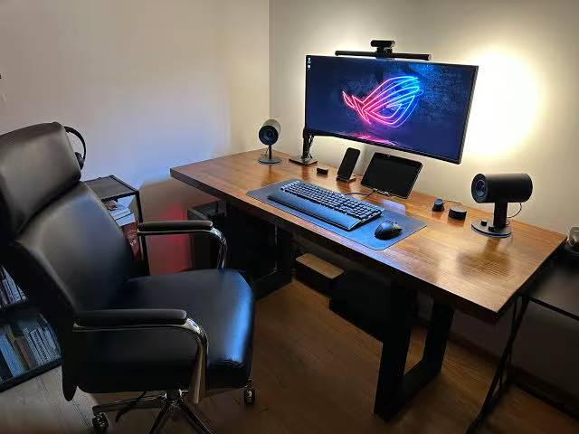 Best 4k tv for a battlestation setup?