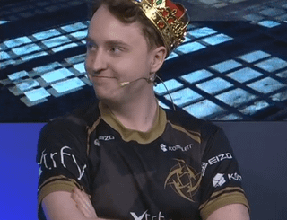 What's up with NiP's former players wearing crowns?