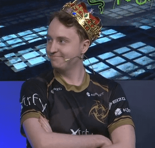 What's up with NiP's former players wearing crowns?